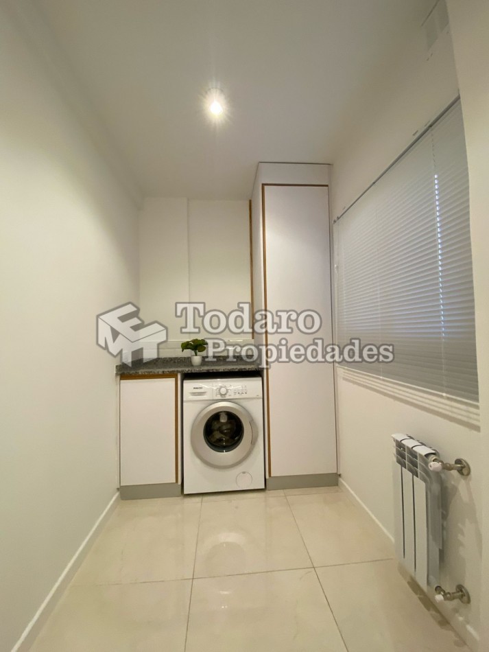 3 ambientes a la calle con balcon corrido Totalmente reciclado a nuevo.
