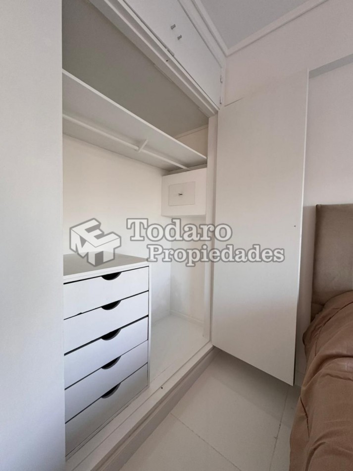 Ambiente reciclado a estrenar , amoblado y decorado .Lateral abierto