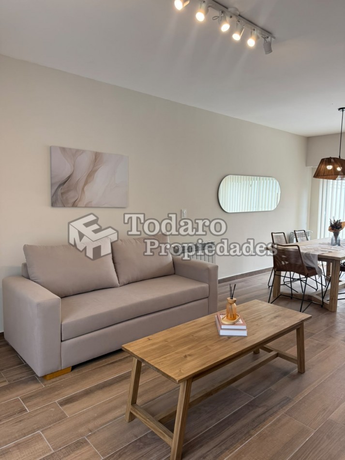 Duplex de dos plantas de 4 ambientes c/cochera