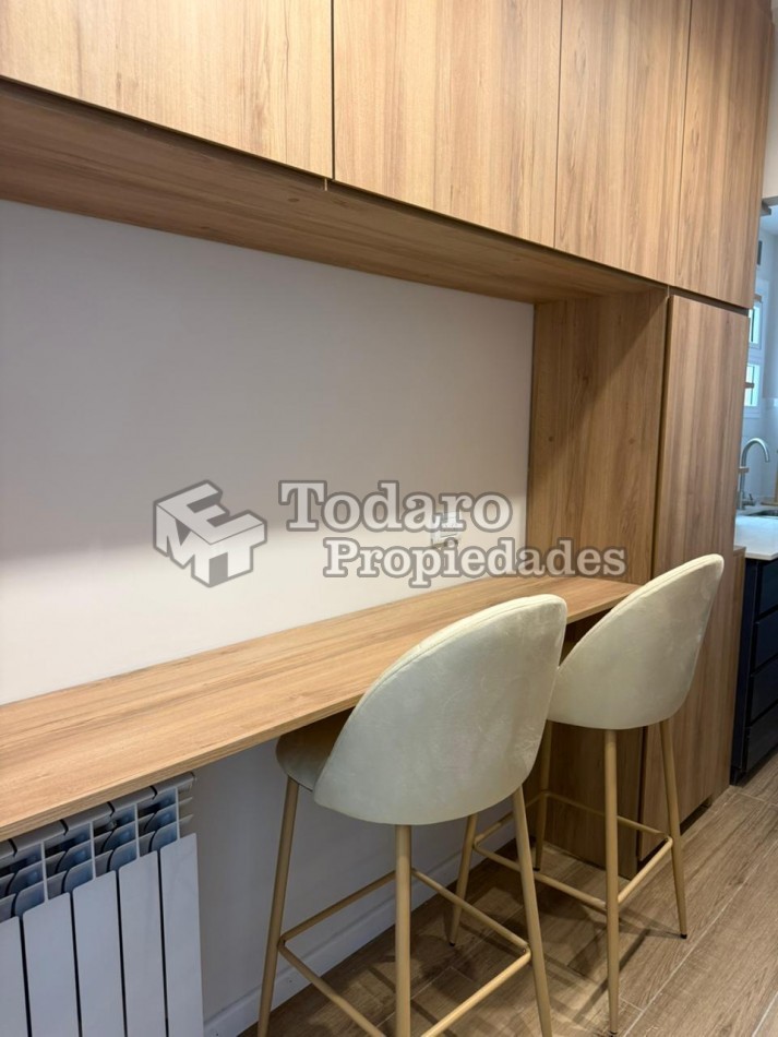 Departamento 3 ambientes reciclado con balcon a la calle