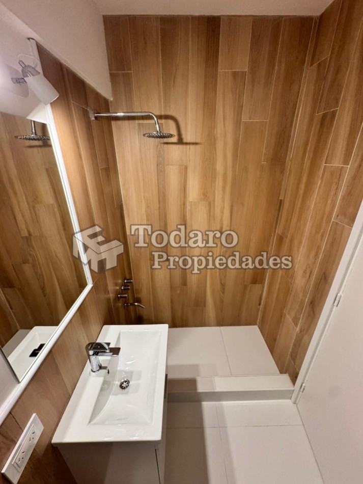 Ambiente reciclado a estrenar , amoblado y decorado .Lateral abierto
