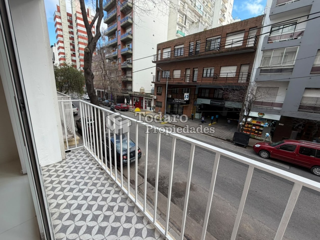  3 ambientes a la calle con balcon y 2 baños Reciclado a nuevo