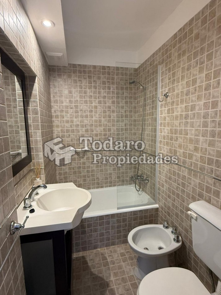 3 Ambientes c/dep a la calle con balcon terraza