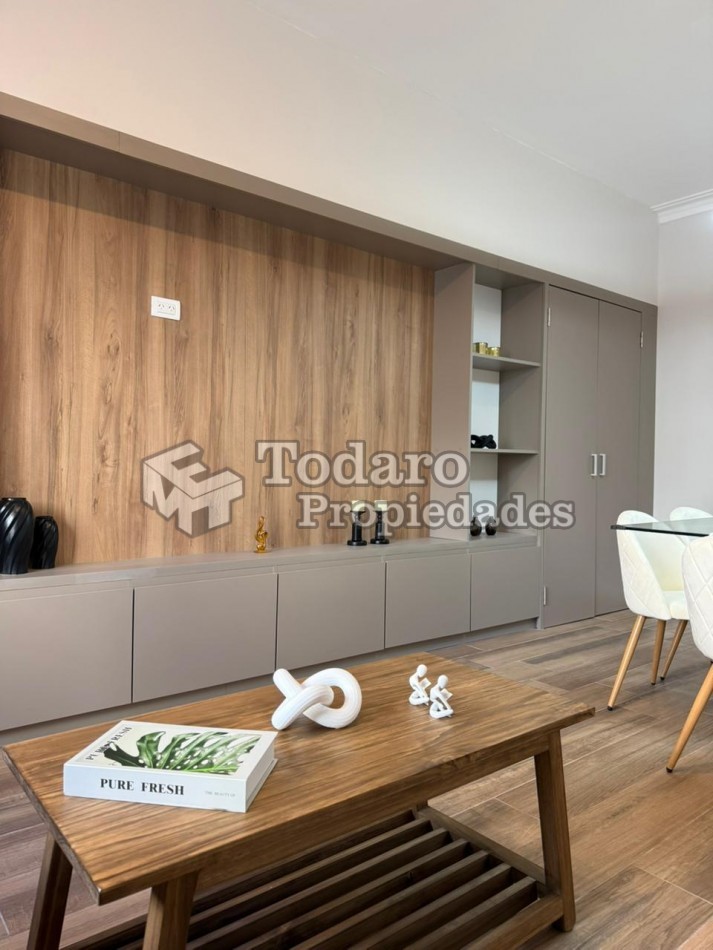 Departamento 3 ambientes reciclado con balcon a la calle