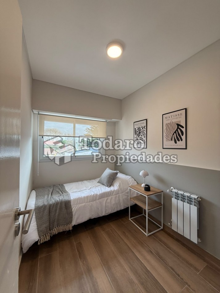 Duplex de dos plantas de 4 ambientes c/cochera