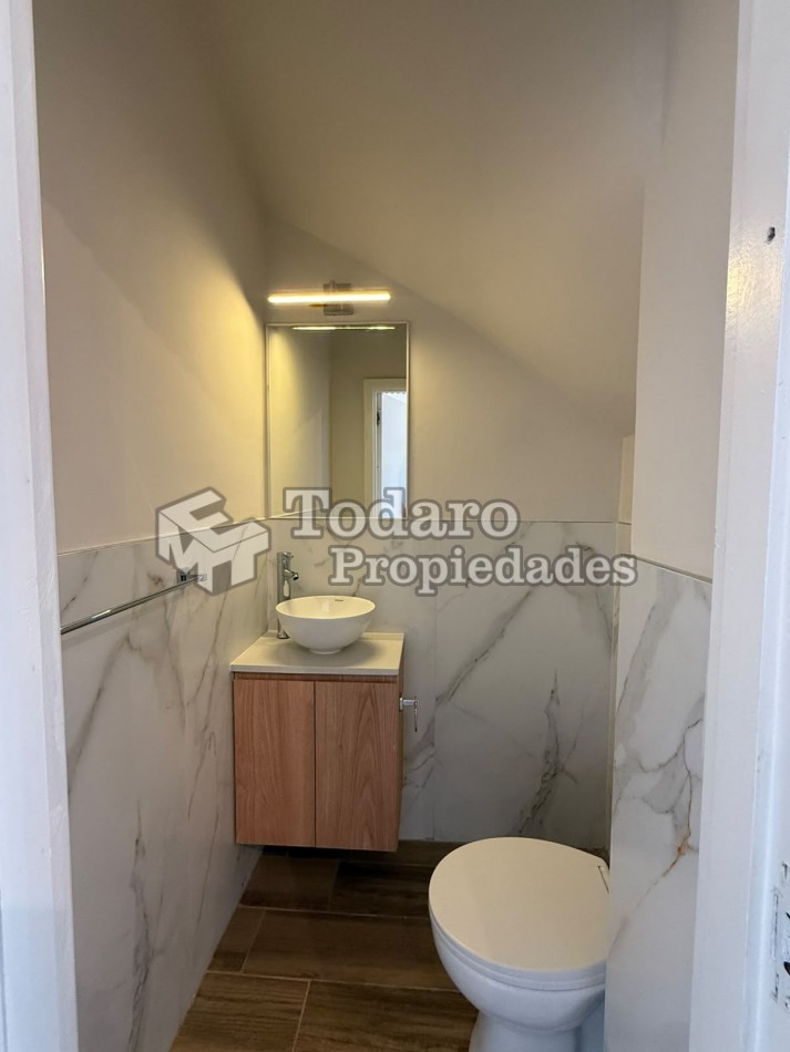 Duplex de dos plantas de 4 ambientes c/cochera