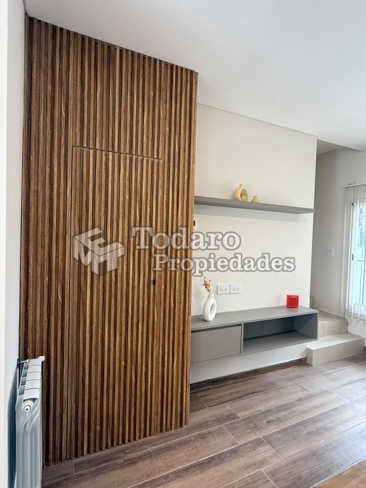 Duplex de dos plantas de 4 ambientes c/cochera