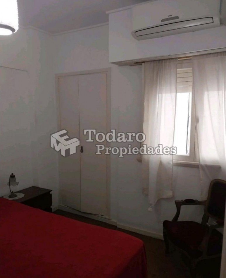 Departamento de 3 ambientes a la calle con balcon saliente zona Plaza Colon