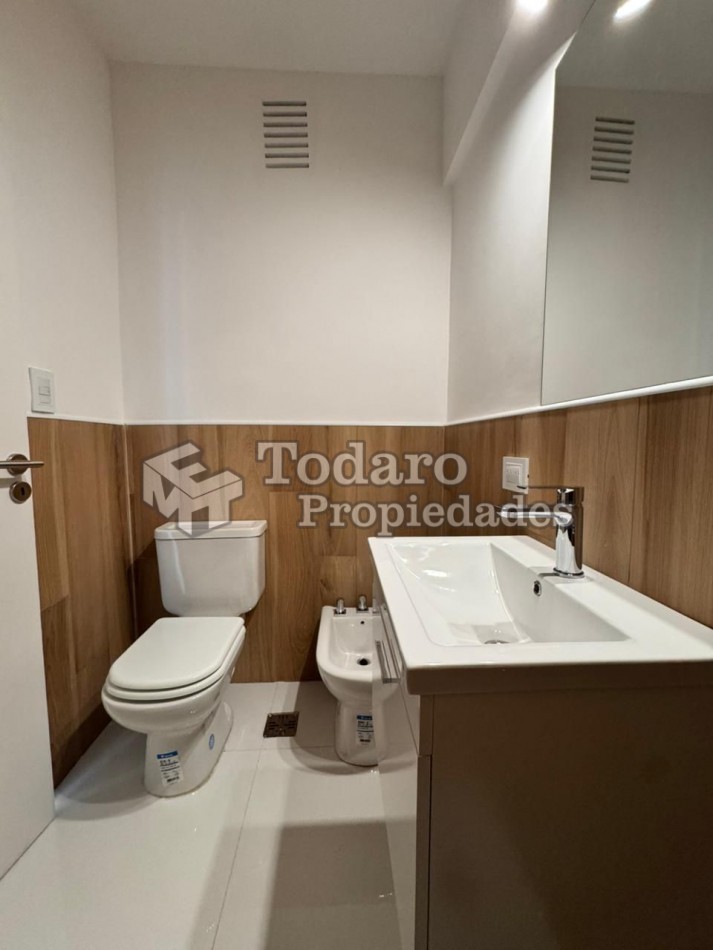 Ambiente reciclado a estrenar , amoblado y decorado .Lateral abierto