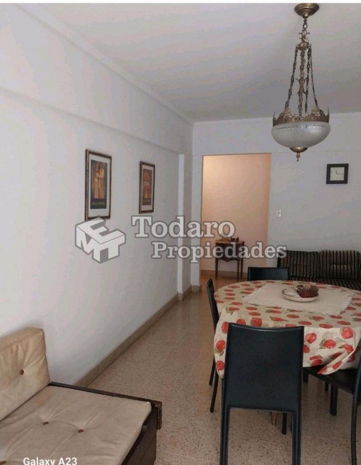 Departamento de 3 ambientes a la calle con balcon saliente zona Plaza Colon