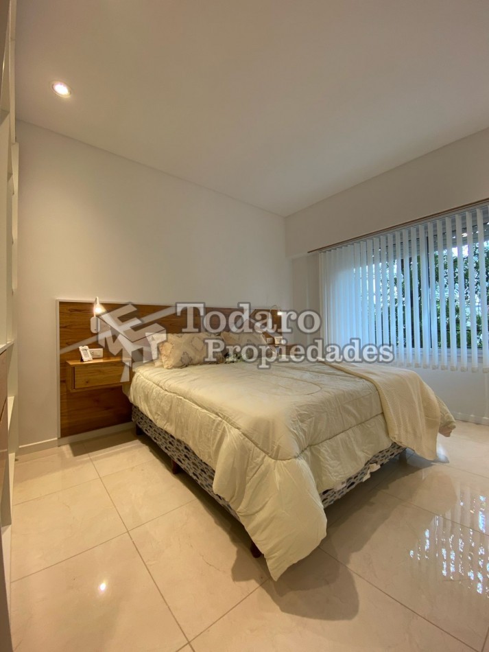 3 ambientes a la calle con balcon corrido Totalmente reciclado a nuevo.