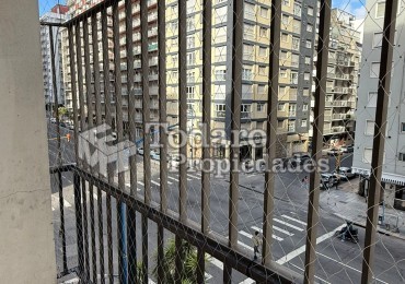Departamento 3 ambientes reciclado con balcon a la calle